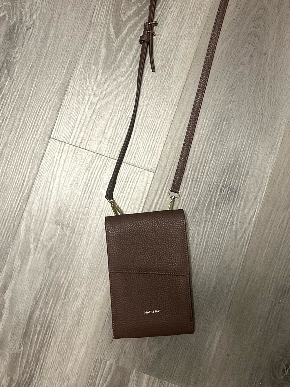 Matt & Nat Brown Pebbled Crossbody Phone Bag